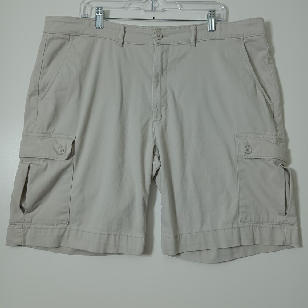 St Johns Bay Classic Cargo Shorts Mens Size 40 Comfort Light Tan Casual